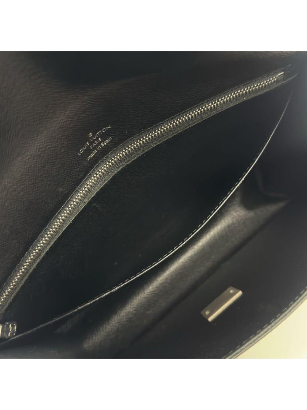 Louis Vuitton Selenga Taiga Clutch Leather - Picture 10 of 13